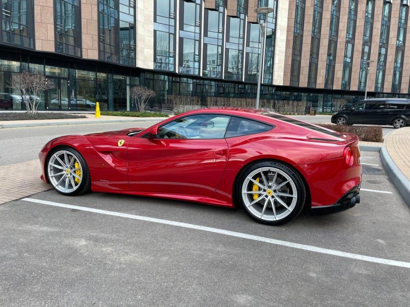 Феррари ferrari f12berlinetta