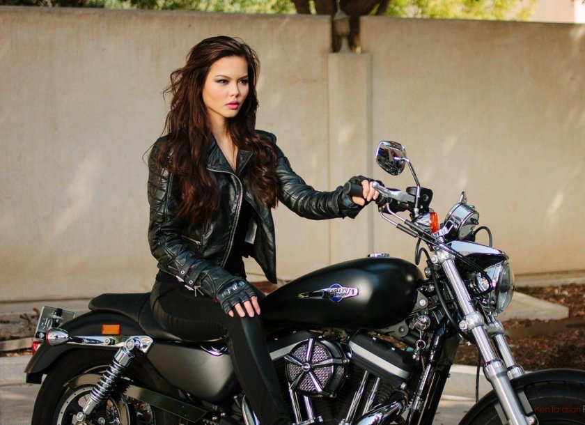Селена Романова байкер