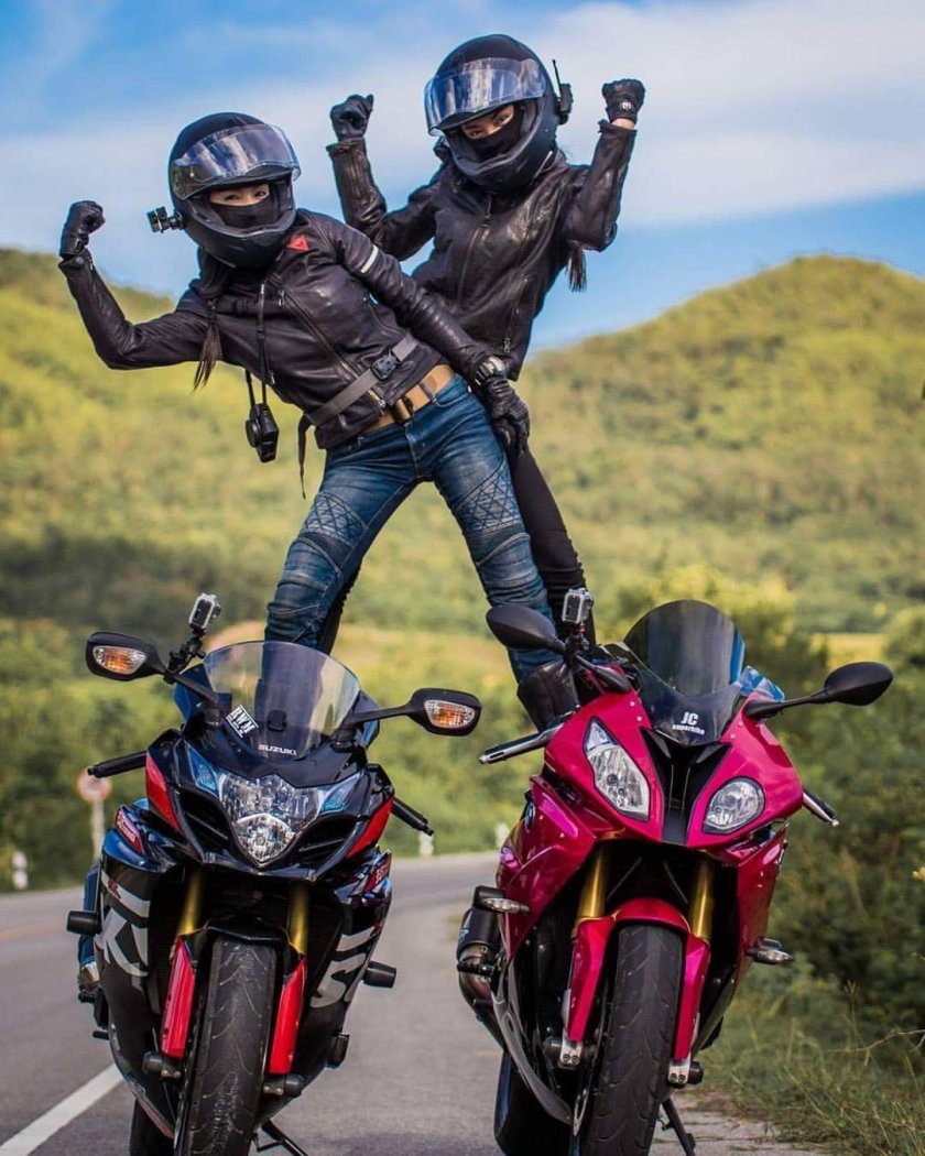 Байкер на мотоцикле