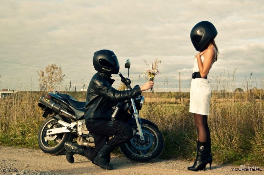 Девушка на мотоцикле