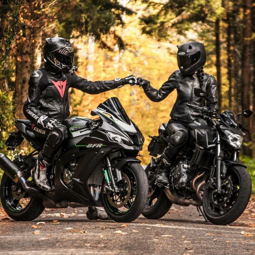 Девушка на мотоцикле