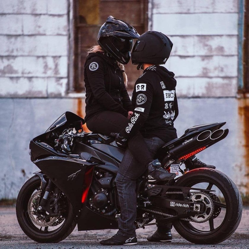 Мотоцикл с девушкой