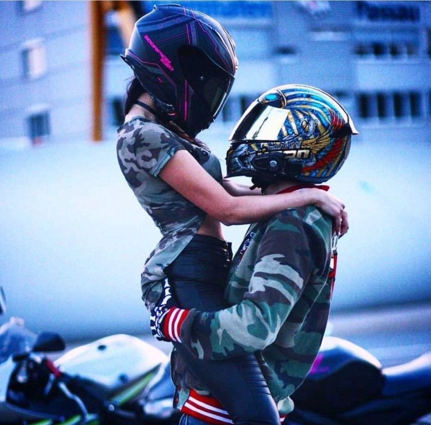 Девушка на мотоцикле