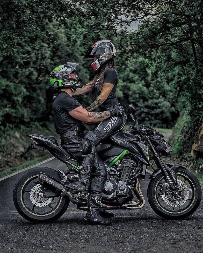 Байкер на Кавасаки