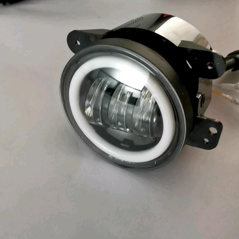 Яркие противотуманные фары