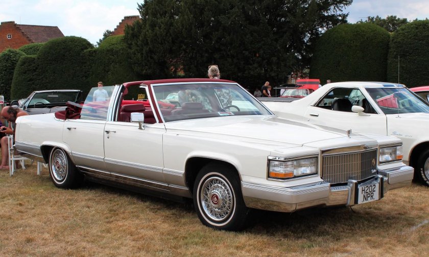 Cadillac fleetwood 1985