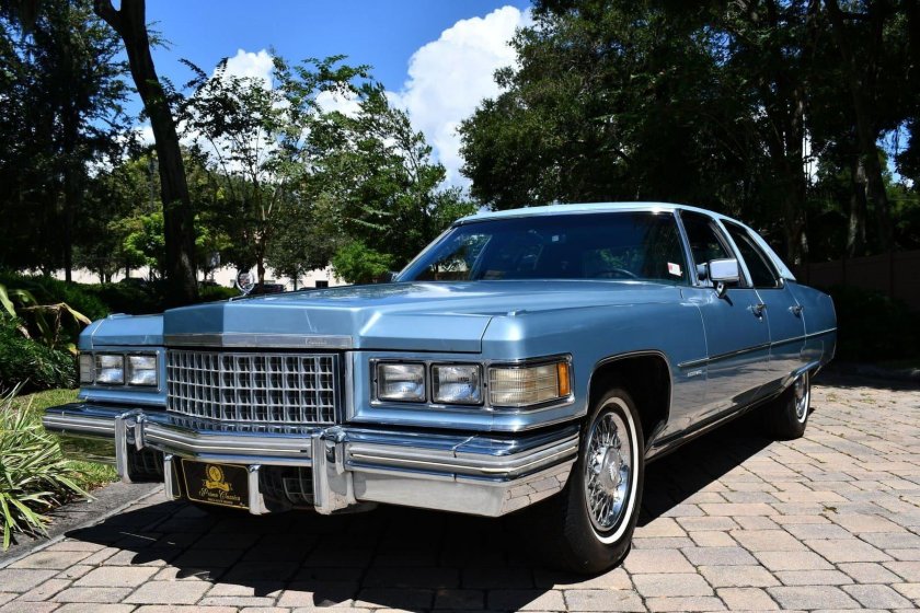 Cadillac fleetwood brougham 1976