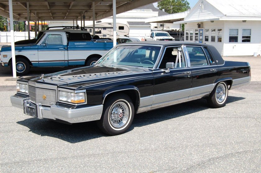 Cadillac brougham 1991 белый