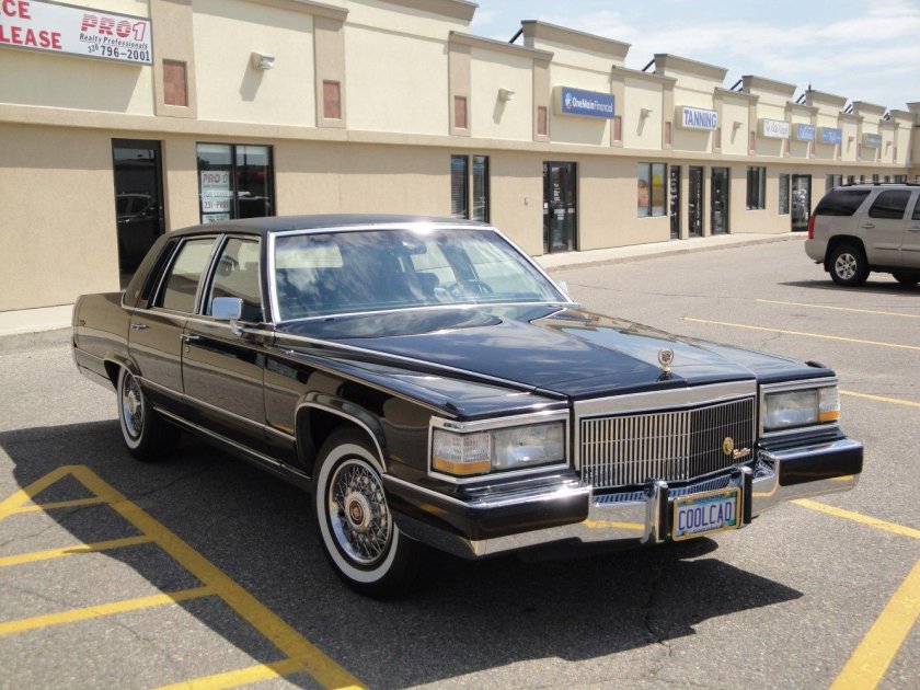 Cadillac Brougham 1990