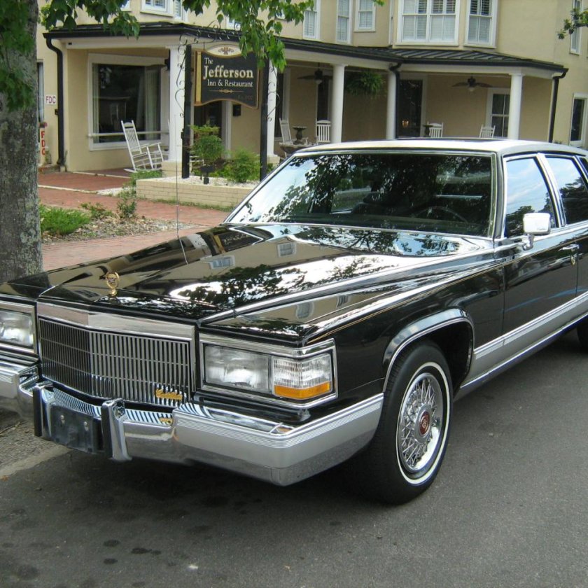 Cadillac Brougham 1991 белый