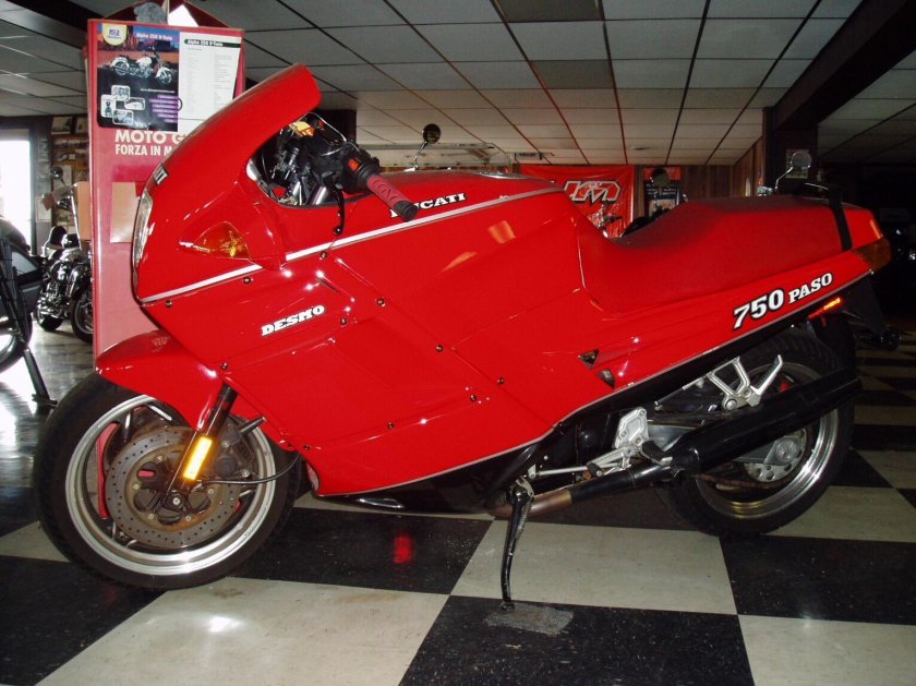 Ducati 750 paso