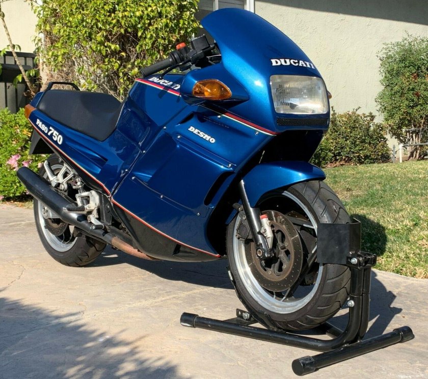 Ducati 750 paso