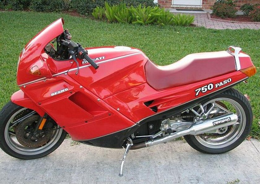 Ducati 750 paso