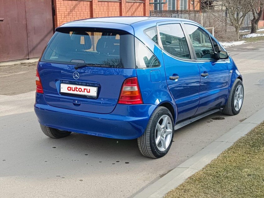 Синий мерседес