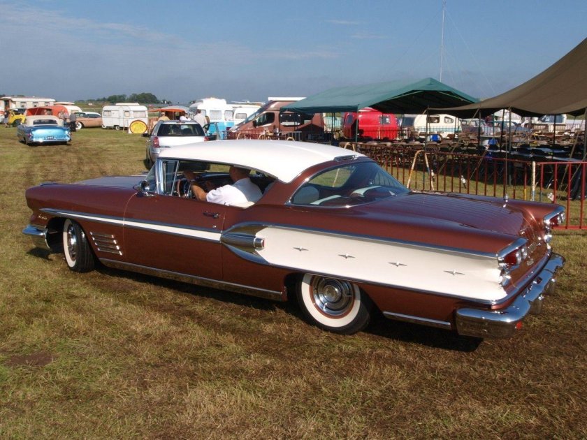 Понтиак Бонневиль