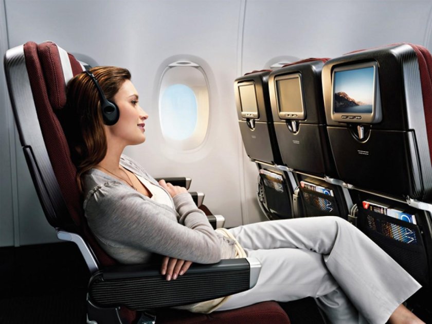 Девушка в самолете