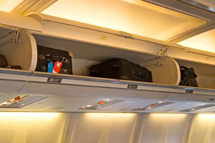 Полка багажная а320