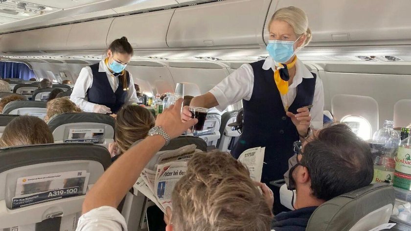 Люфтганза бортпроводники