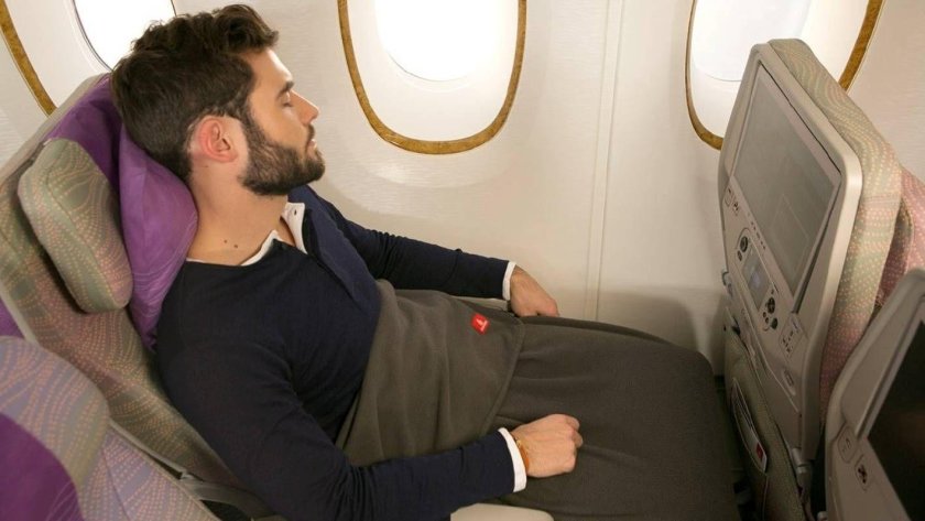 Мужчина в самолете