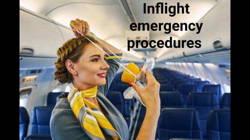 Стюардесса проводит инструктаж