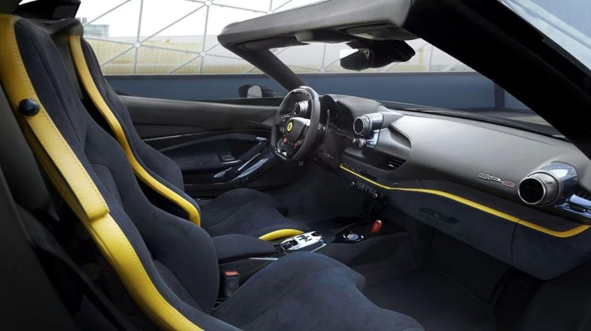 Феррари ф8 Спайдер салон