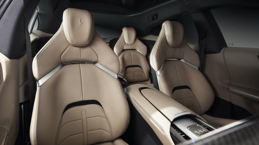 Кроссовер Ferrari Purosangue