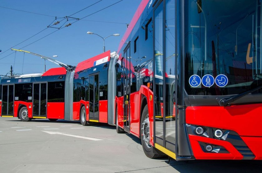 Троллейбус с 2 гармошками