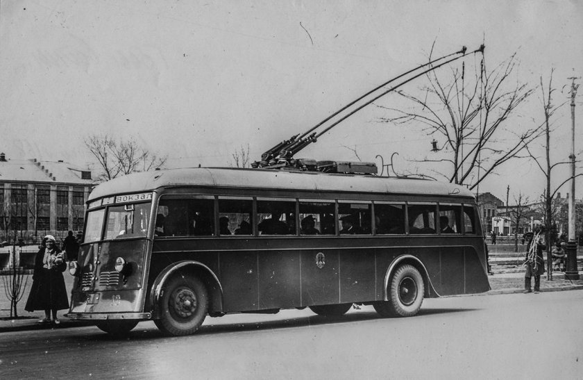 ЯТБ-1 троллейбус