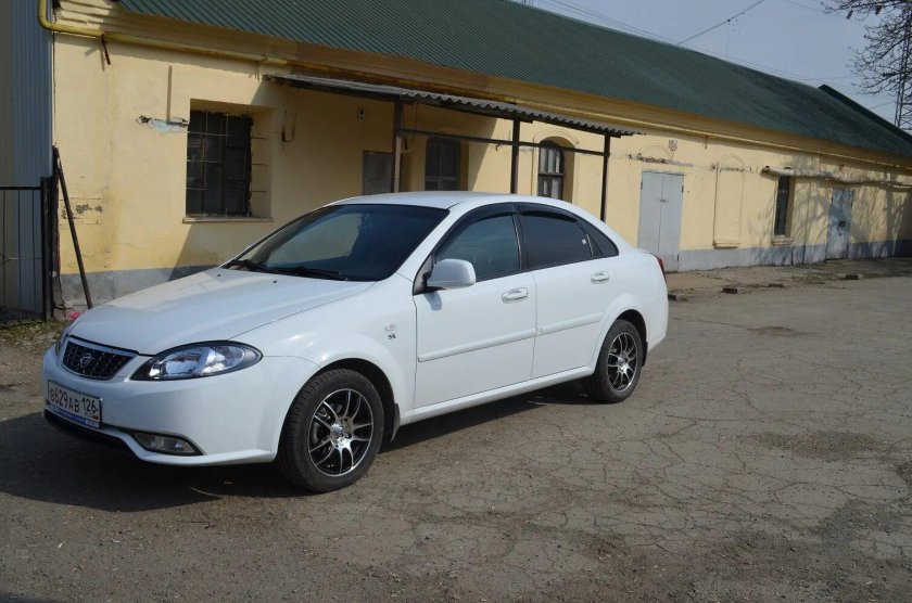 Daewoo Gentra белая на литье r16