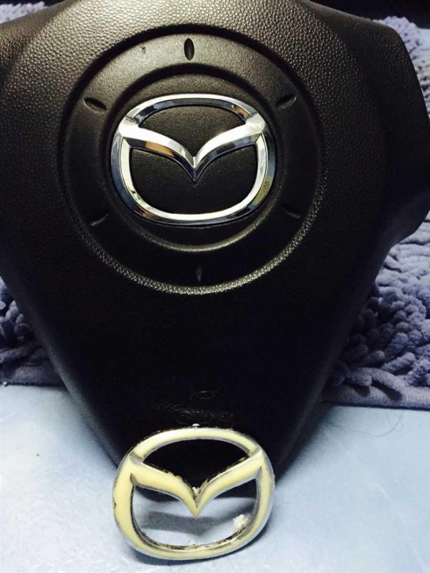 Эмблема на руль Мазда 3 BK