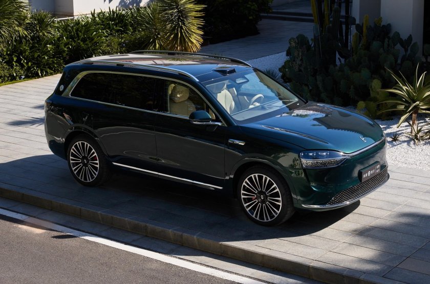 Автомобиль seres