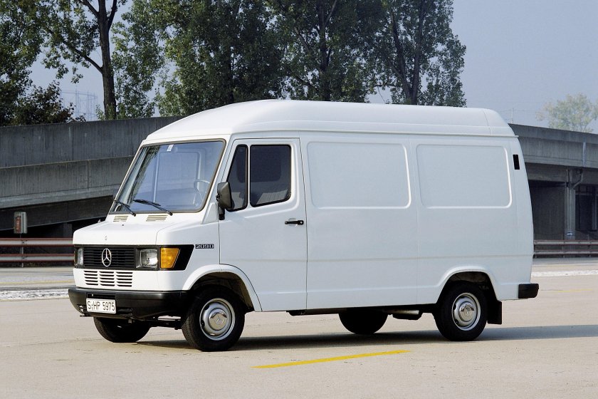 Мерседес Бенц 207