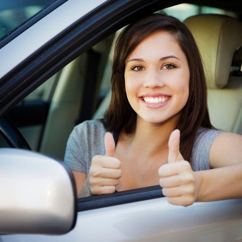 Женщина за рулем