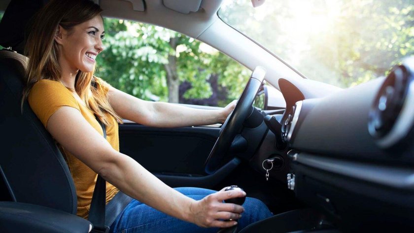 Женщина за рулем