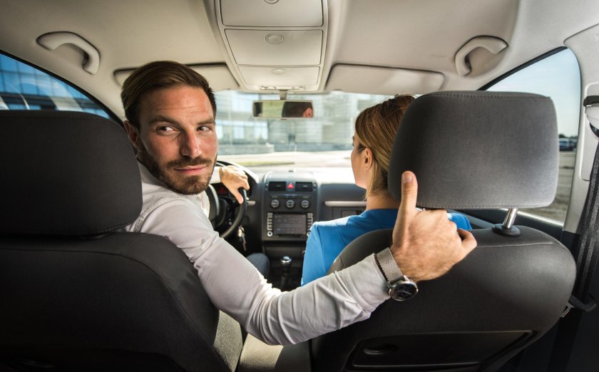 Вести машину