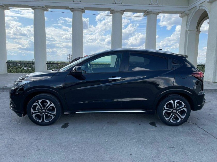 Хонда Везел 2017 черный