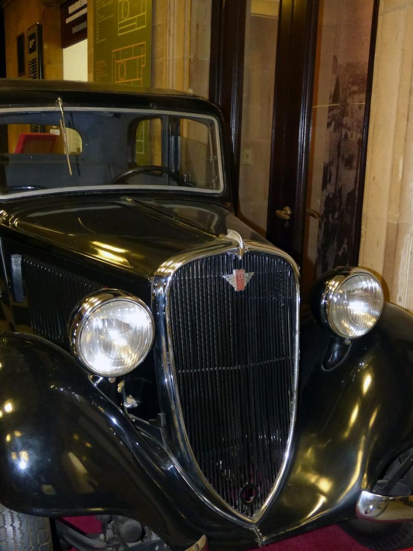 Старинные автомобили