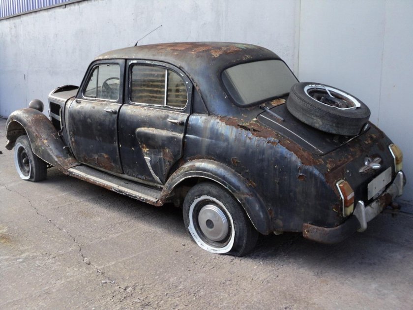 Ржавый Москвич 402