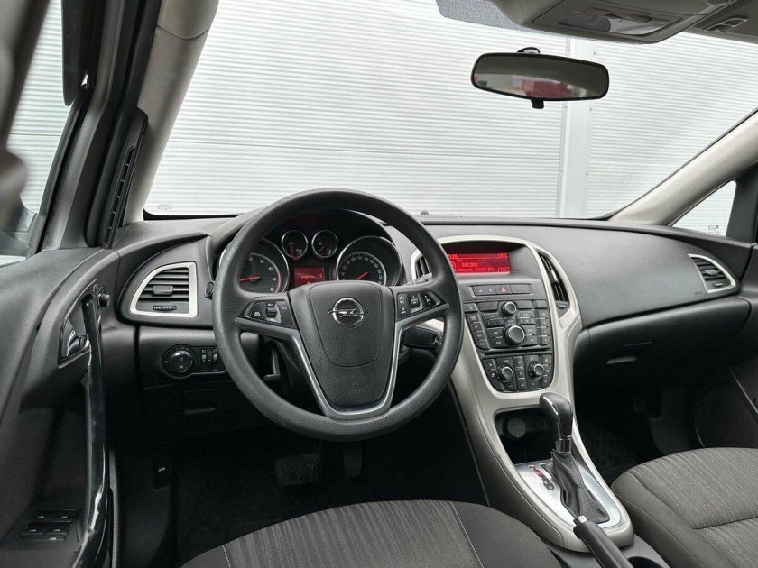 Опель астра j