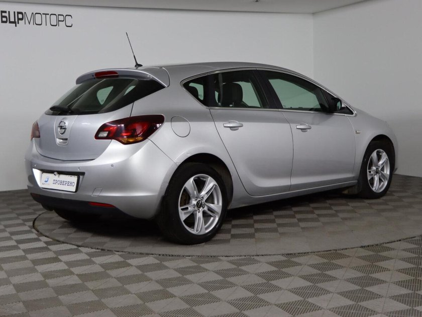 Opel astra 2012