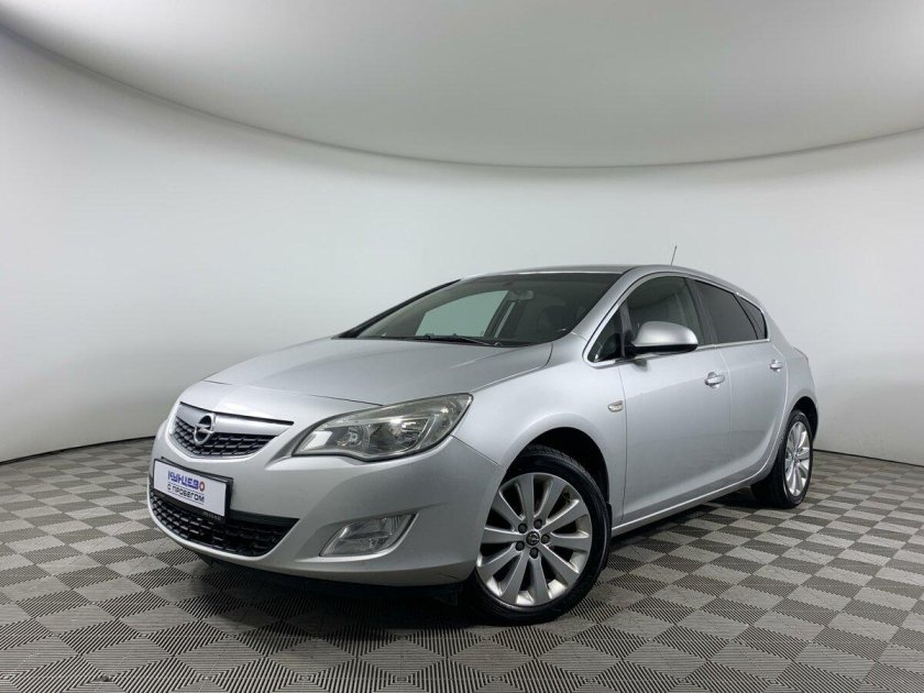Опель Астра j хэтчбек серебристый