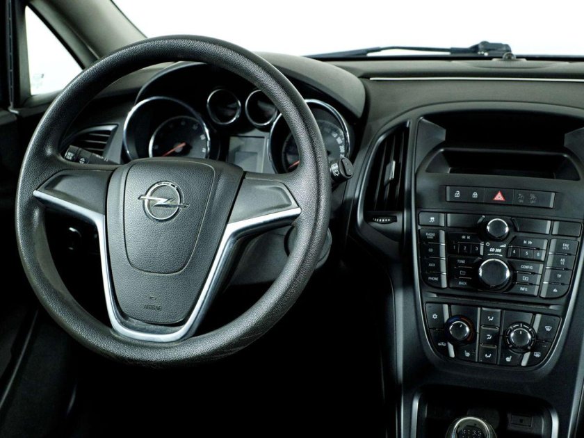 Опель астра седан 2012