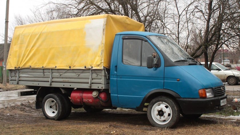 ГАЗ 3302 бортовой тентованный