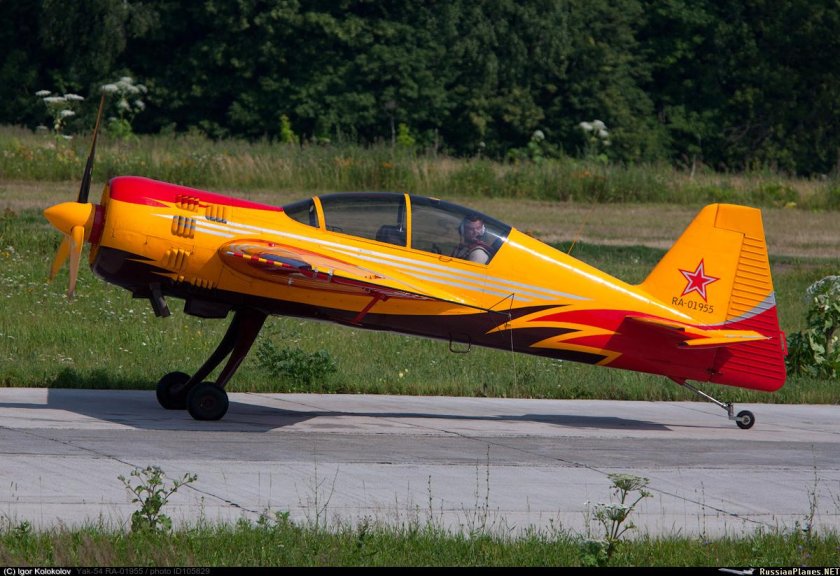Пилотажный самолет як 52