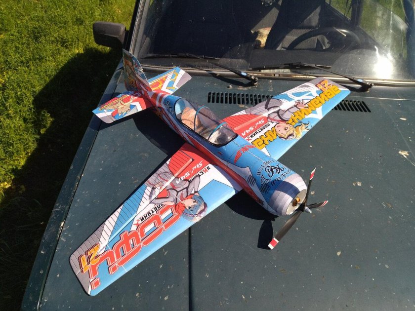 Игрушка самолет