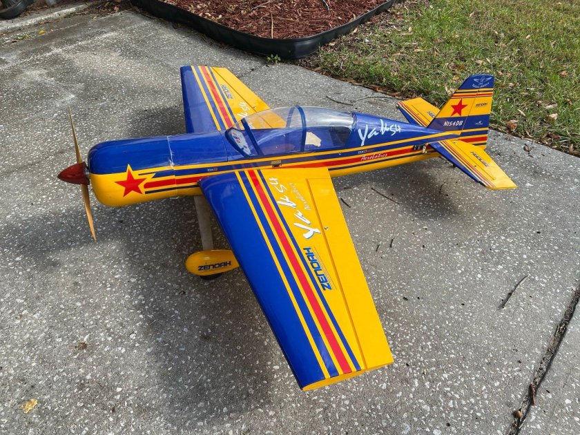 Самолет игрушка на радиоуправлении