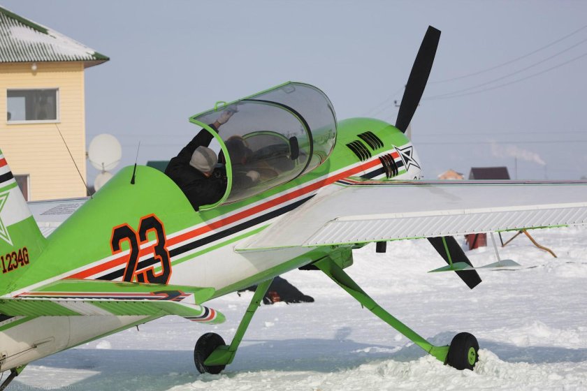 Самолет Пилотажной як-54