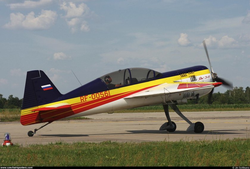 Yak 54