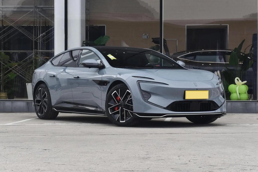 Электромобиль avatr 12