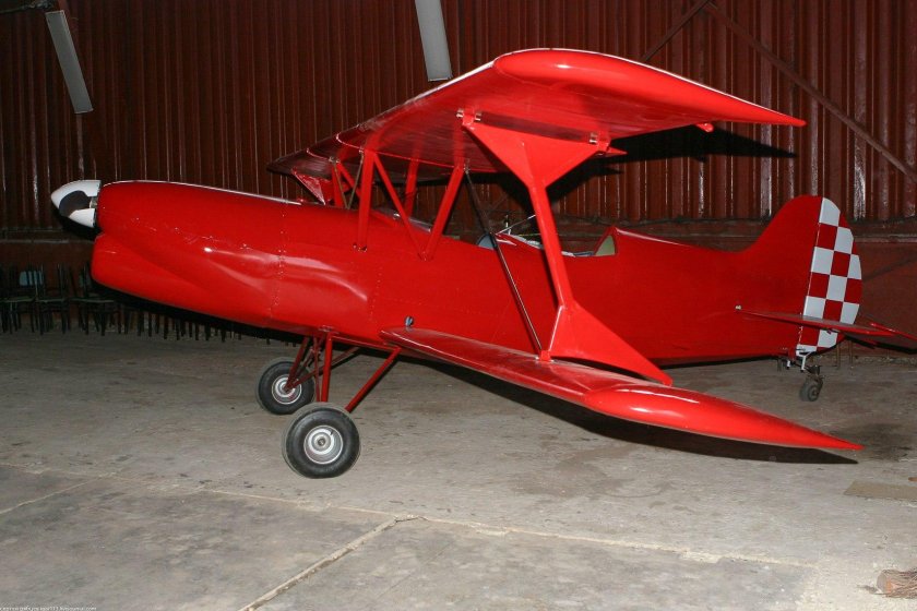 Самолет f-1 Фаворит